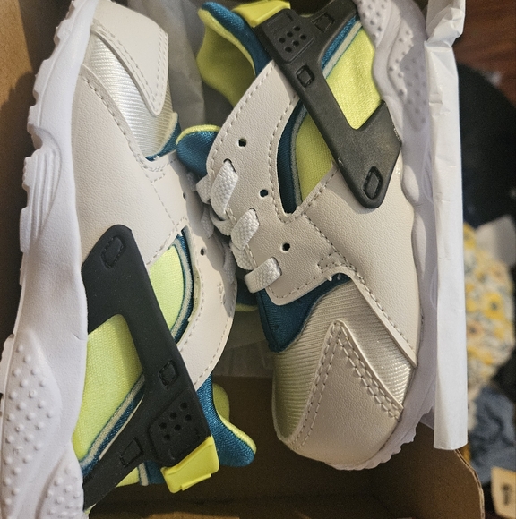 Nike White and Yellow Sneakers with Mesh Design - Picture 3 of 3